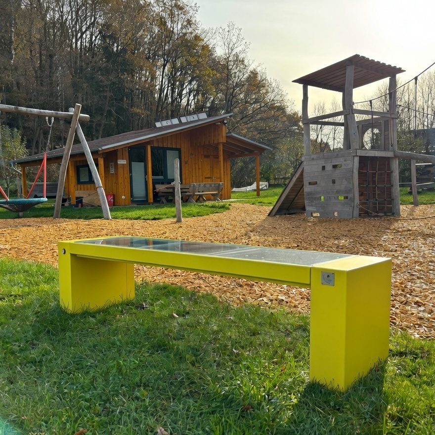gelbe Solarbank, Stadtmöbel